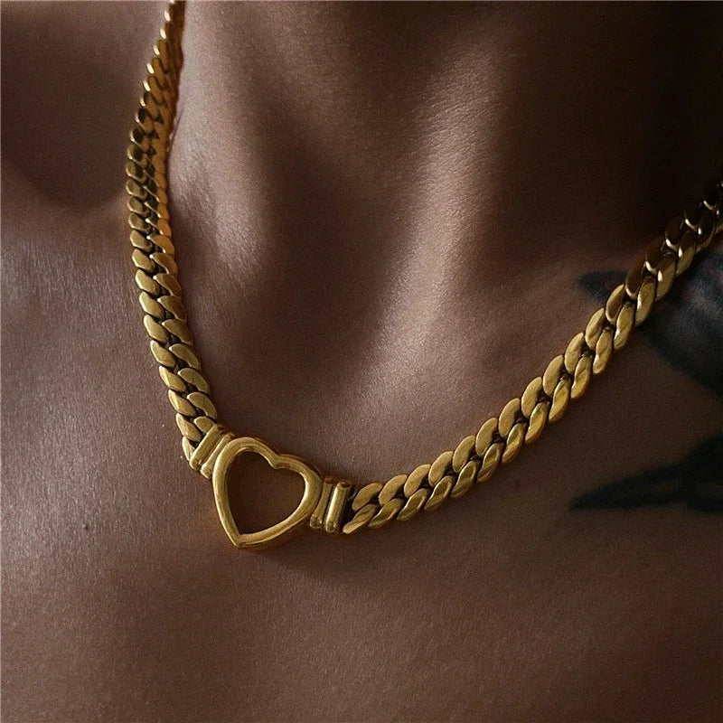 Lucasta Heart Choker