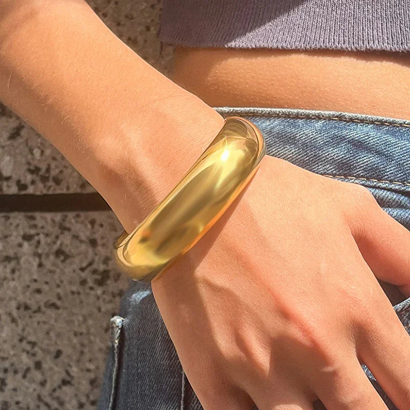 Vesna Smooth Bangle