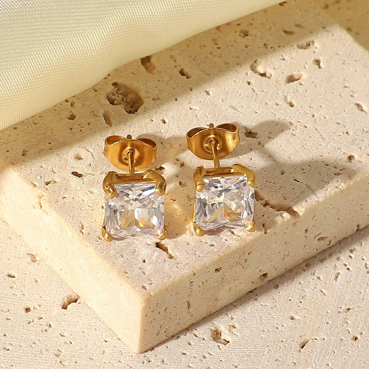 Wilhelmina Solitaire Earrings