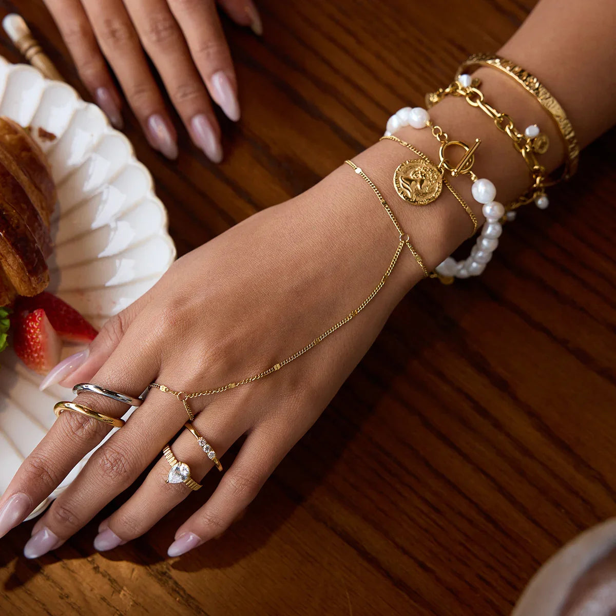 Anaïs Golden Hand Chain