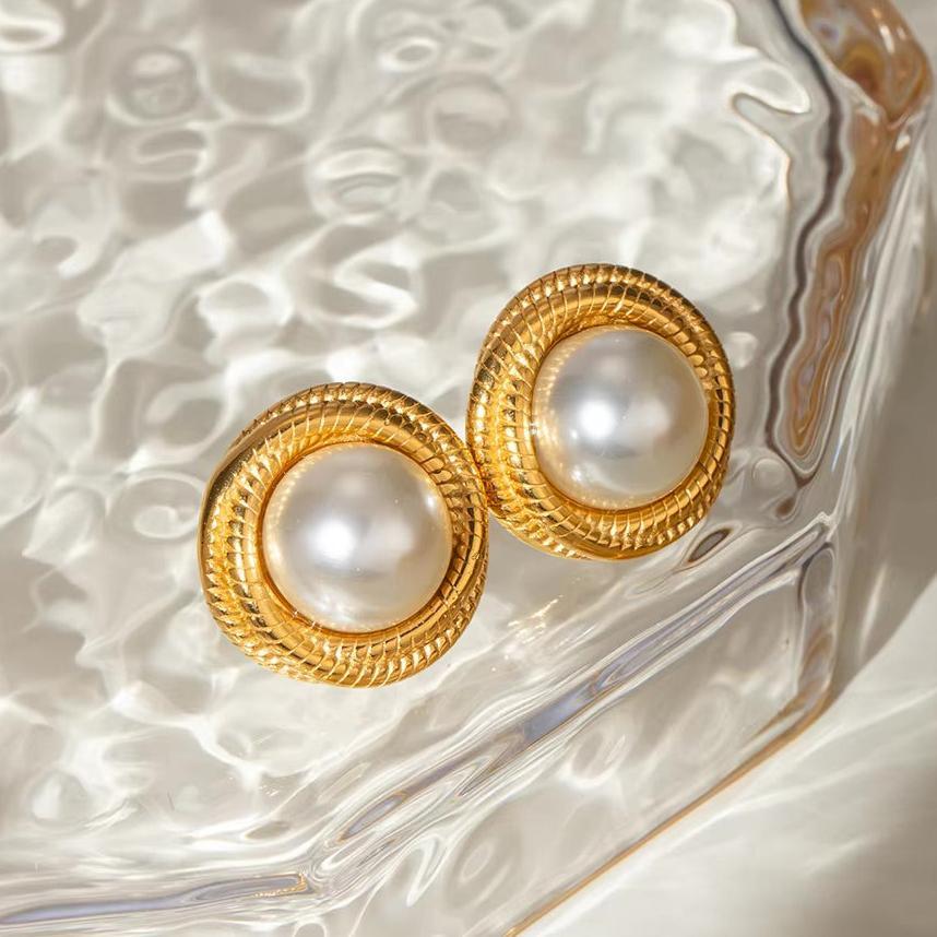Sirena Freshwater Pearl Earrings