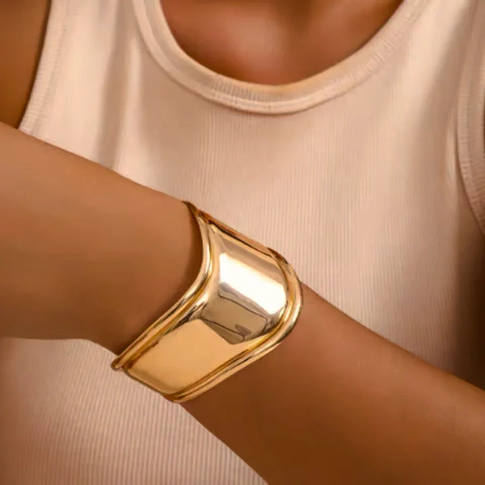 Freya Smooth Gold Cuff