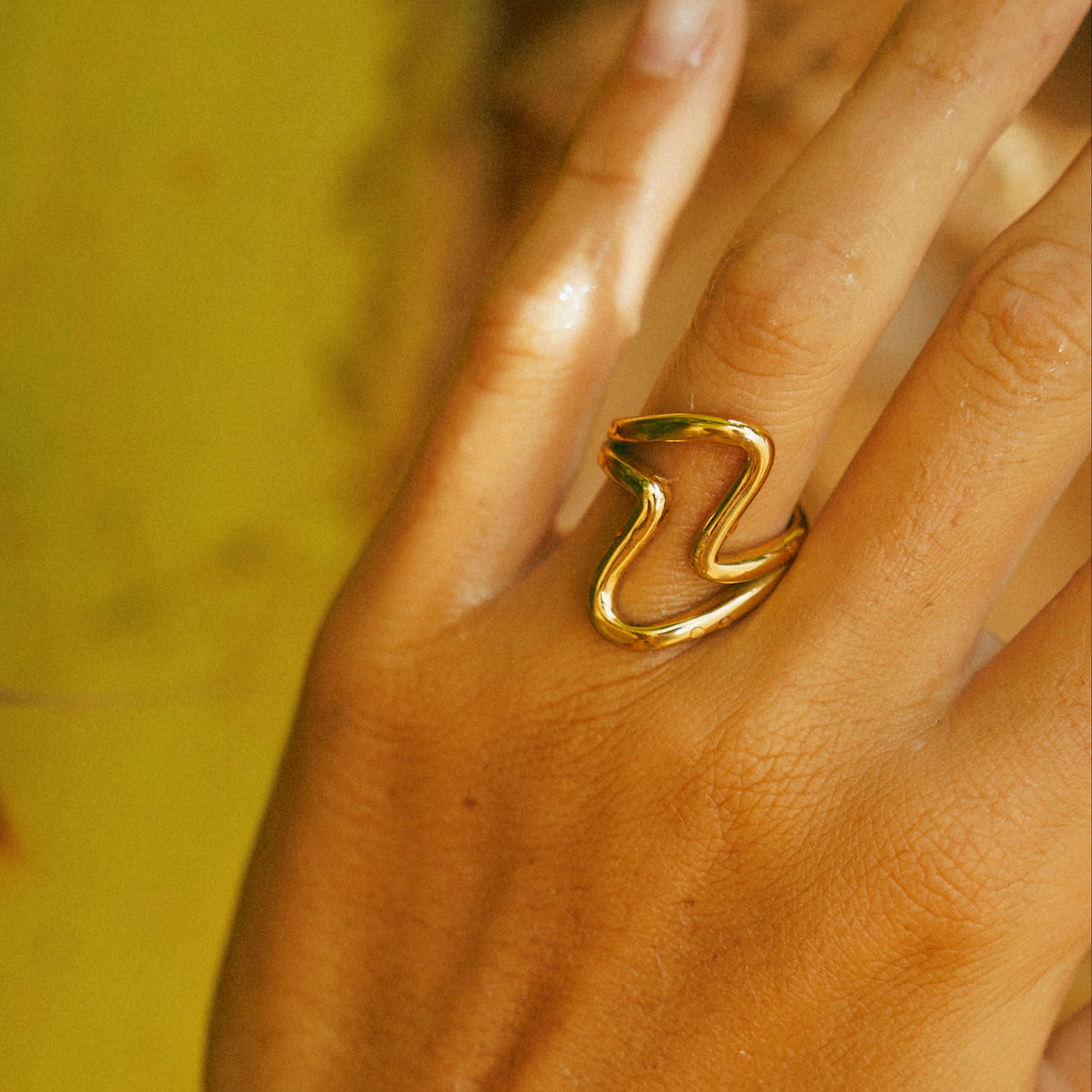 Linnea Wave Ring