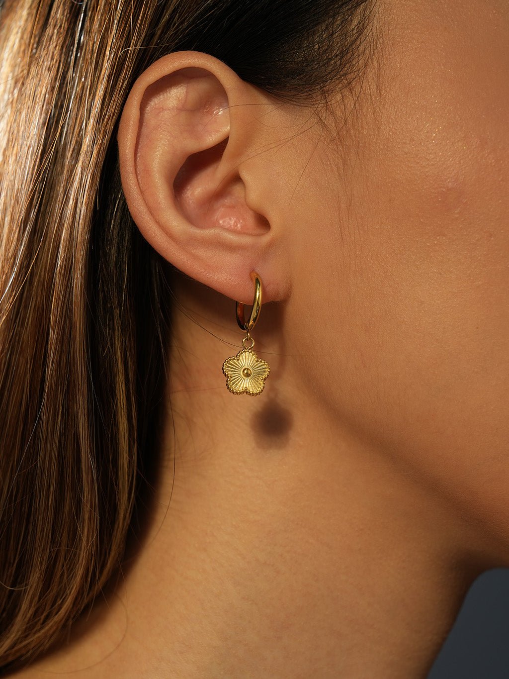 Lucky Flower Hoop Ohrringe Gold