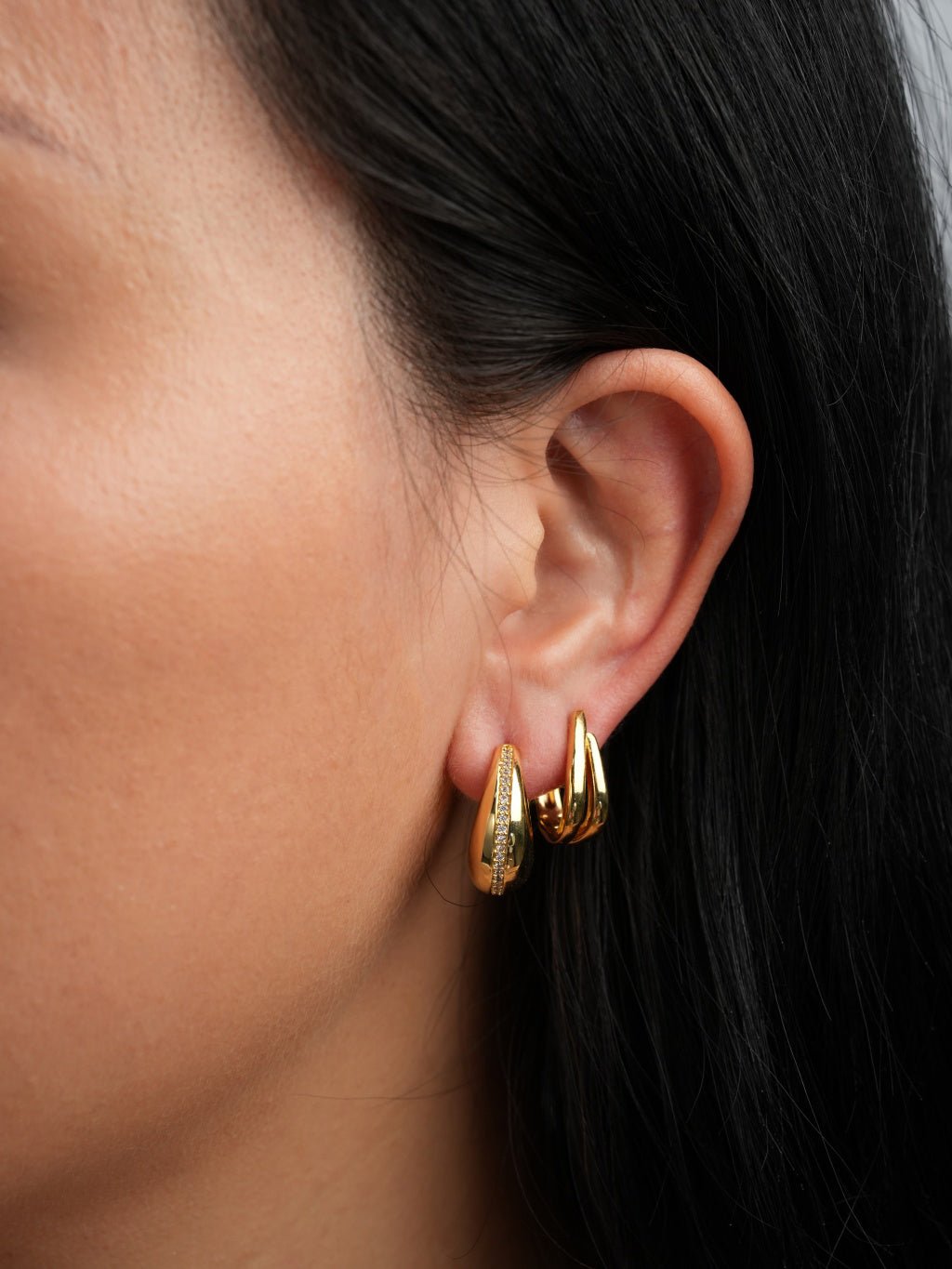 Ovale Huggie Hoops Ohrringe Gold Silber