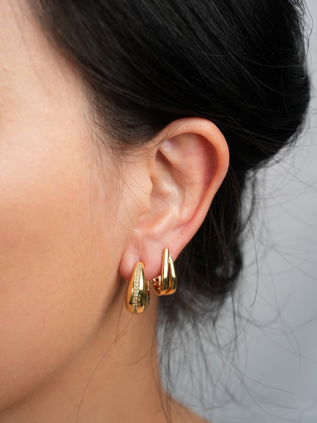 Ovale Huggie Hoops Ohrringe Gold Silber