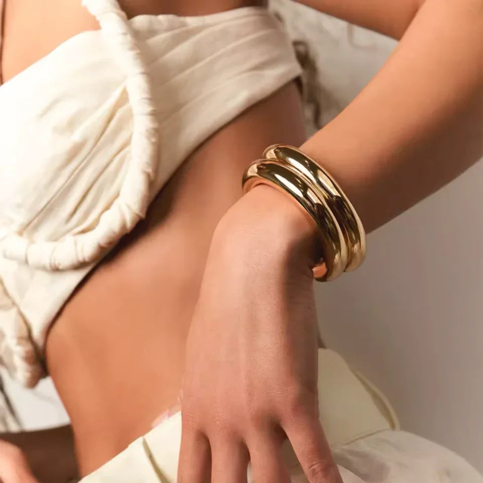 Zephyrine Smooth Gold Bangle