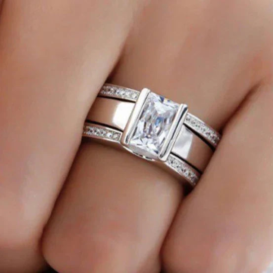 Verre Antique Ring